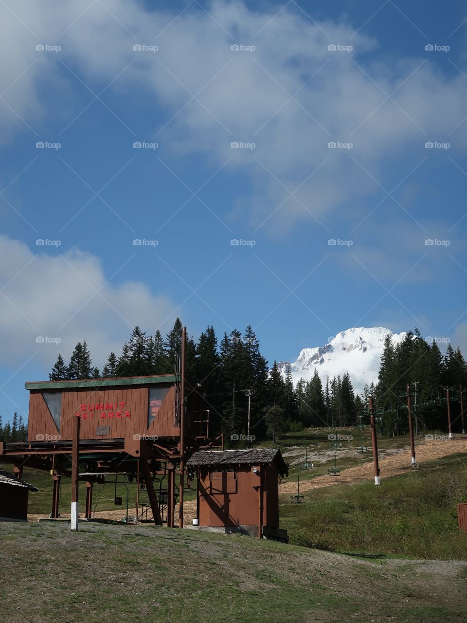 The magnificent Mt. Hood in Oregon’s Cascade Mountain Range covered in fresh springtime snow on a beautiful sunny day. 