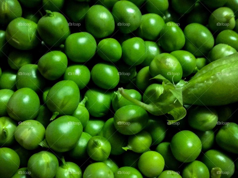 Green peas over green peas