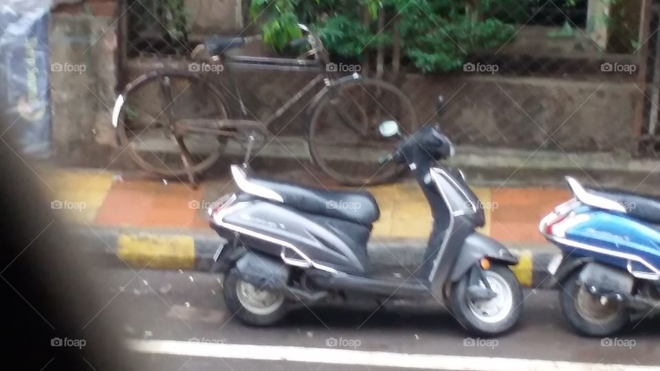 indian bycycle and scooty life