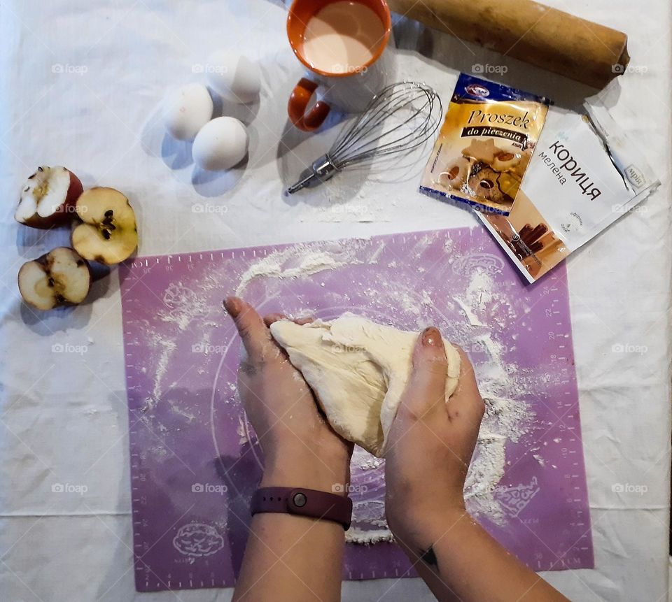 Preparation of Ukrainian pies with apples