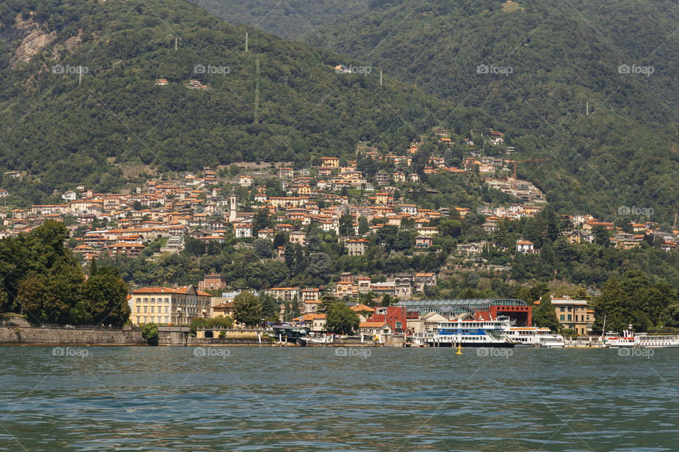 Lago Como no norte da Itália é um lugar lindo para se conhecer na Europa, com paisagens incríveis!