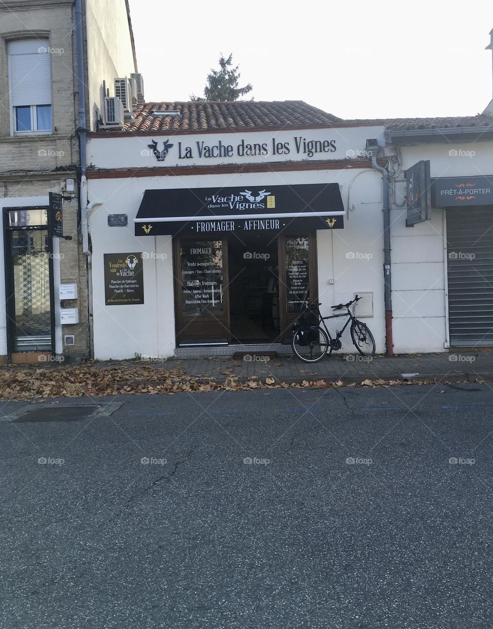 One bicycle by the cheese shop 