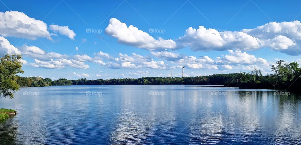 Ein schöner Ausblick über einen See