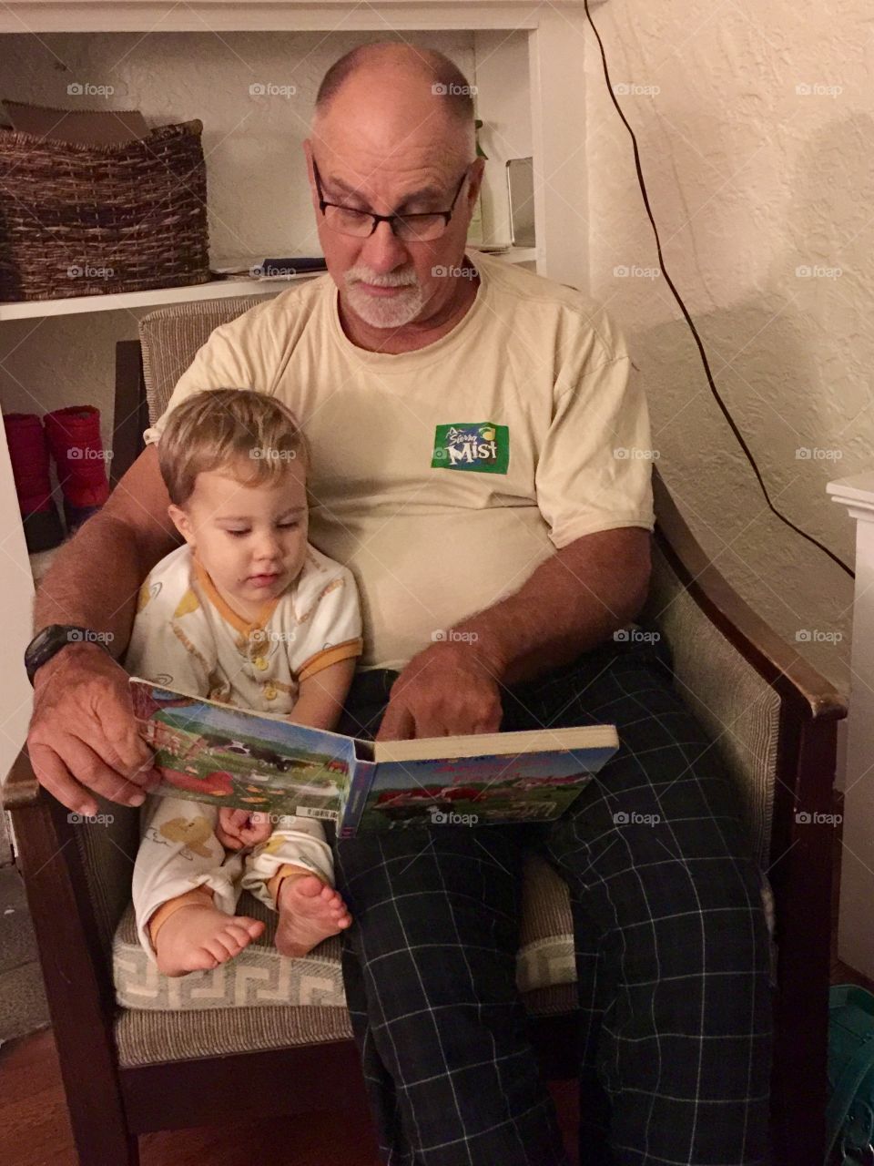 Read to Me, Papa