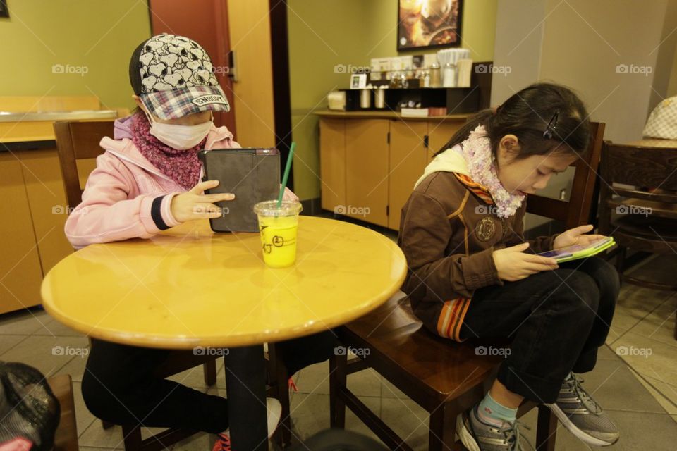 kids in coffee shop