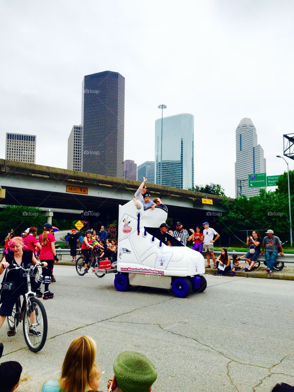 Roller skate fun . Roller skate car