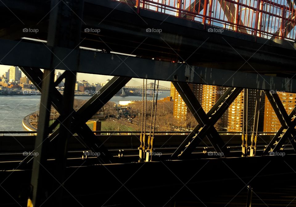 Crossing the Williamsburg bridge from Brooklyn to Manhattan 