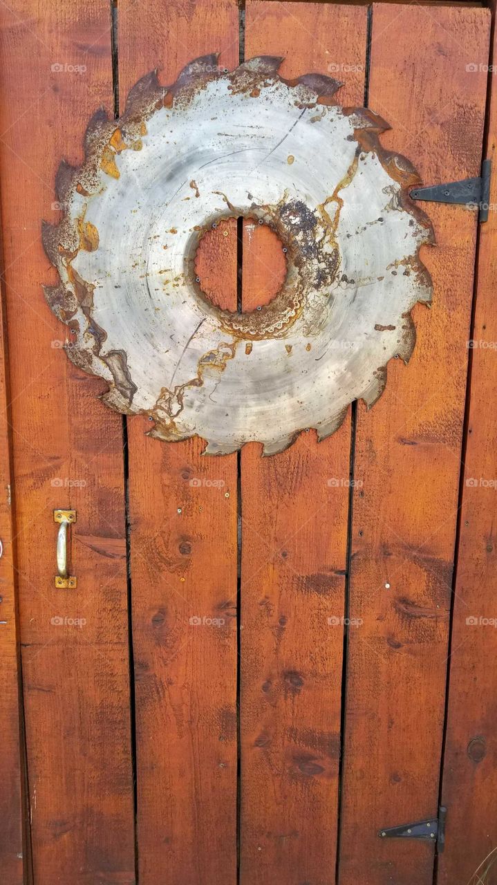 saw door