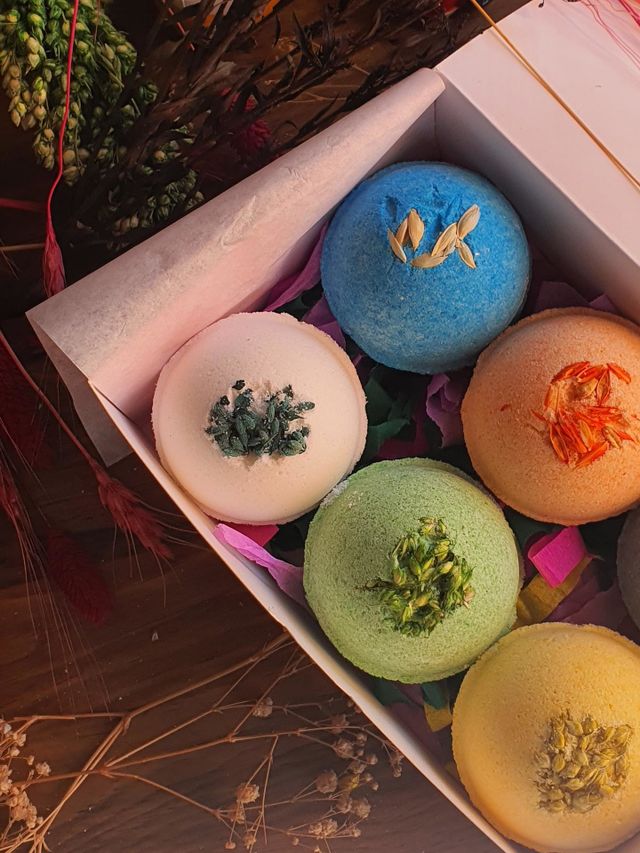 colored bath salts