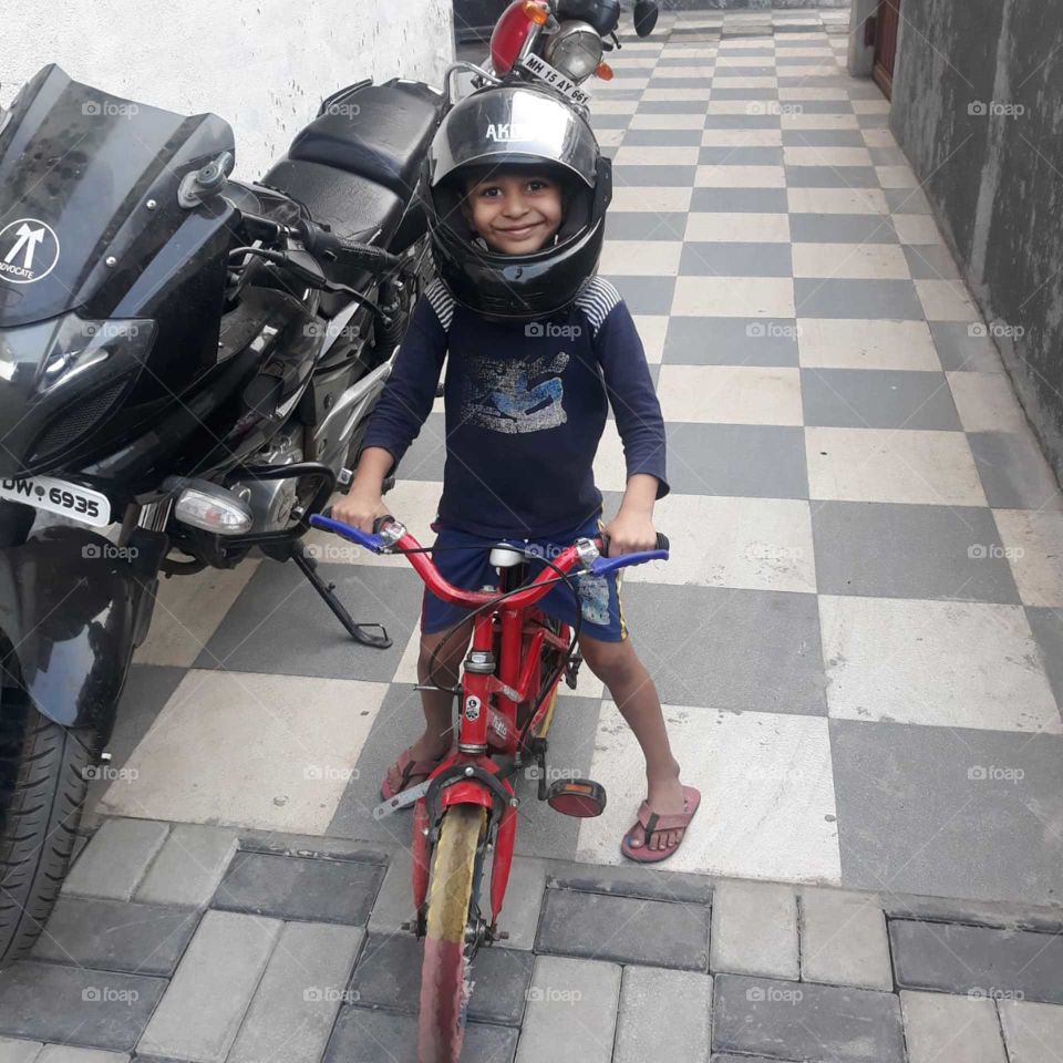 cyclist kid