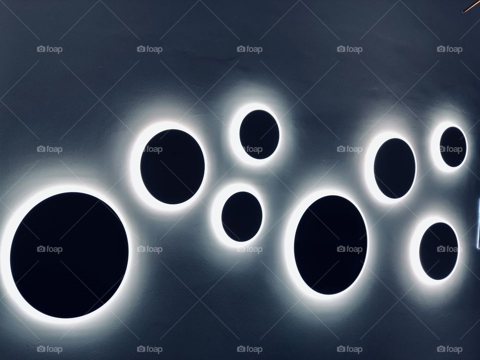 Decorative circle wall light 