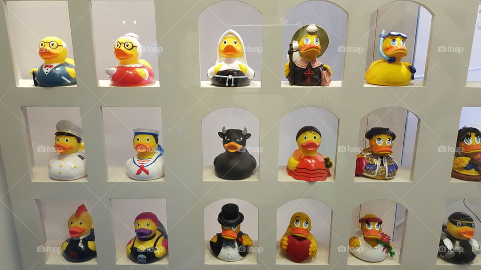souvenir shop ducks in barcelona