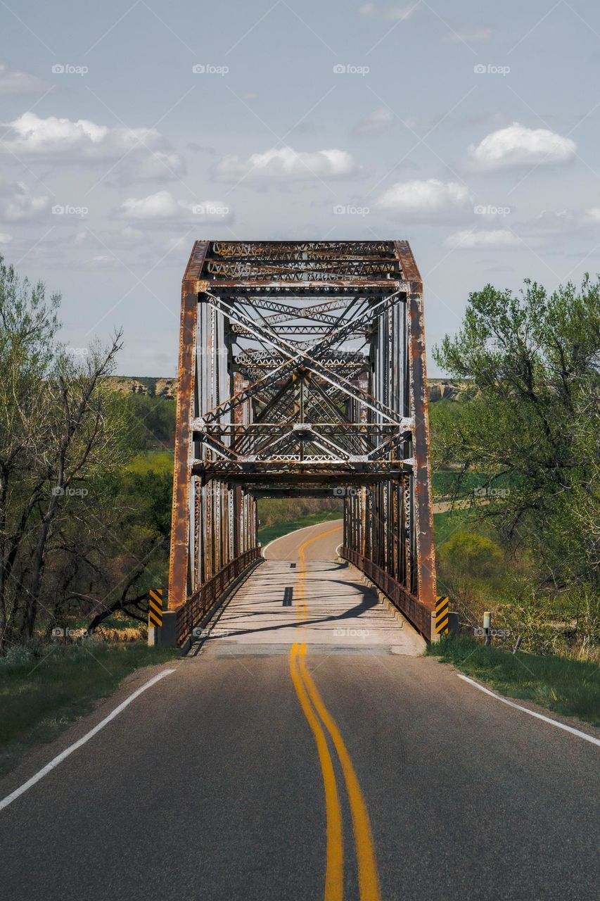 Bridge alone in its land