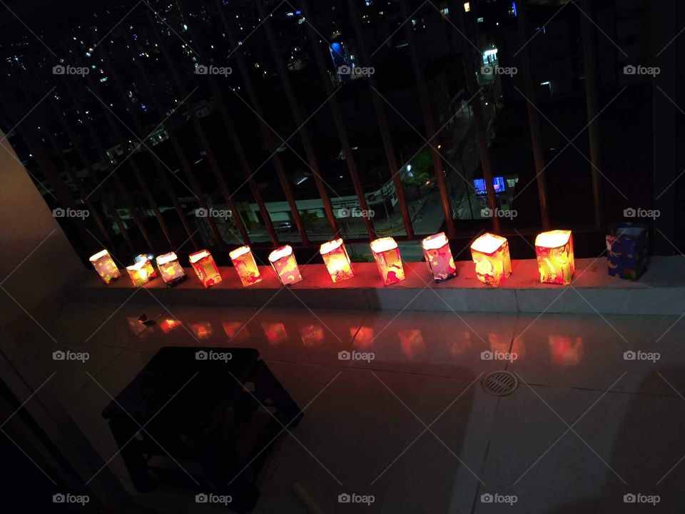 Faroles en el balcón.