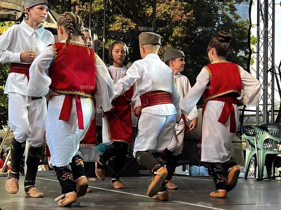 Serbian folkloric dance. Beautiful pairs formed by young talents. 