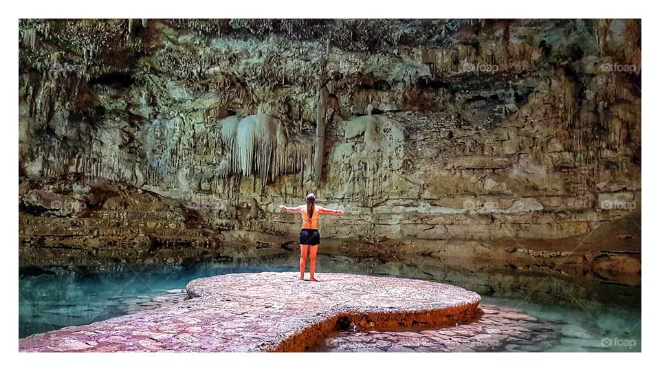 Cenote Suytun. A not so hidden gem in Yucatán. Surrounded by stalactites, gristalina and shallow waters where you can see at cat fish swimming around aimlessly. A perfect spot for the classic instagram tourist photo. 