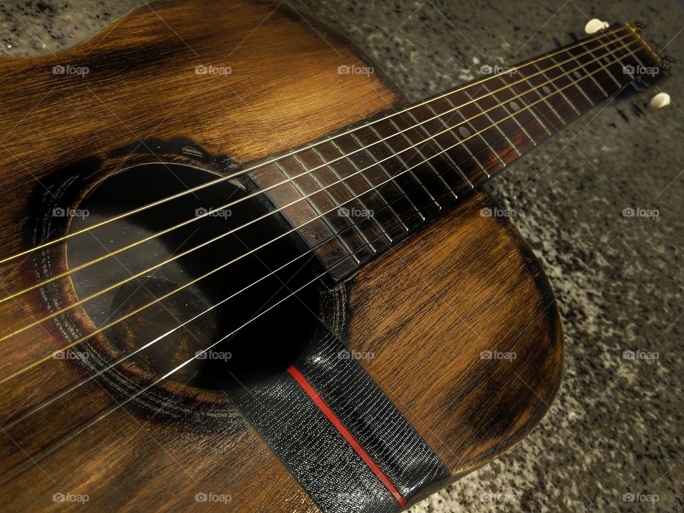 beautiful spruce top wood grain guitar, lovely sounding