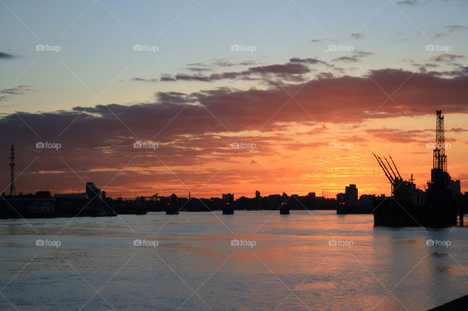 SUNSET BY THE THAMES