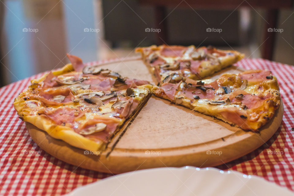 Fast food. Pizza. People who do not have a time to make a lunch, they go to pizzeria and eat pizza. Pizza is thin bread and a lot of addons over it. Like cheese, ketchup. If you eat pizza every day, you can become fat.