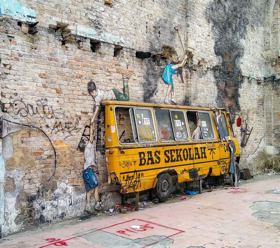 Street Art in Kuala Lumpur, school bus children