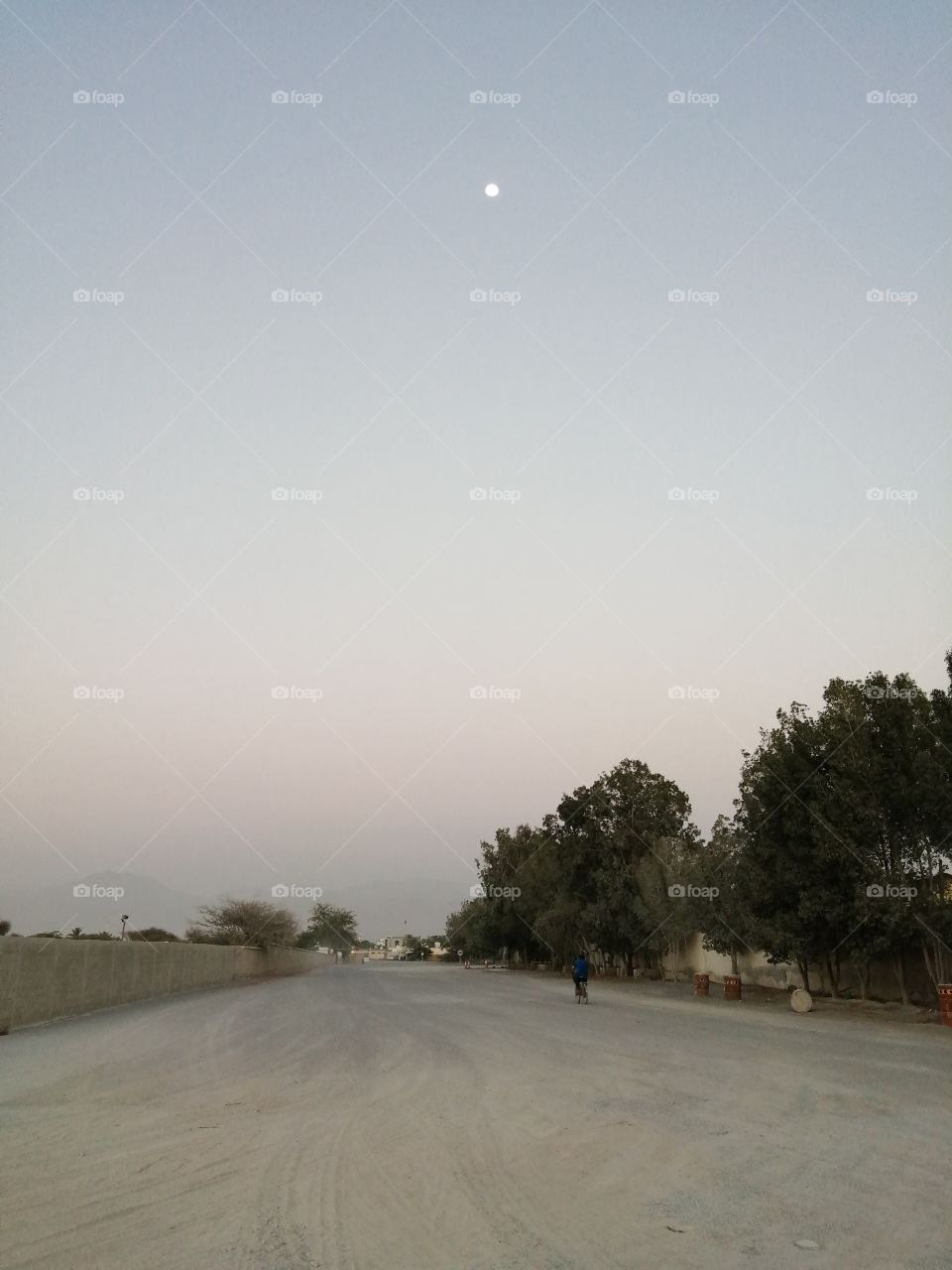 Dusk and the moon shines...... Beautiful