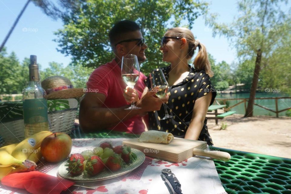 Nature#couple#picnic#food#fruits