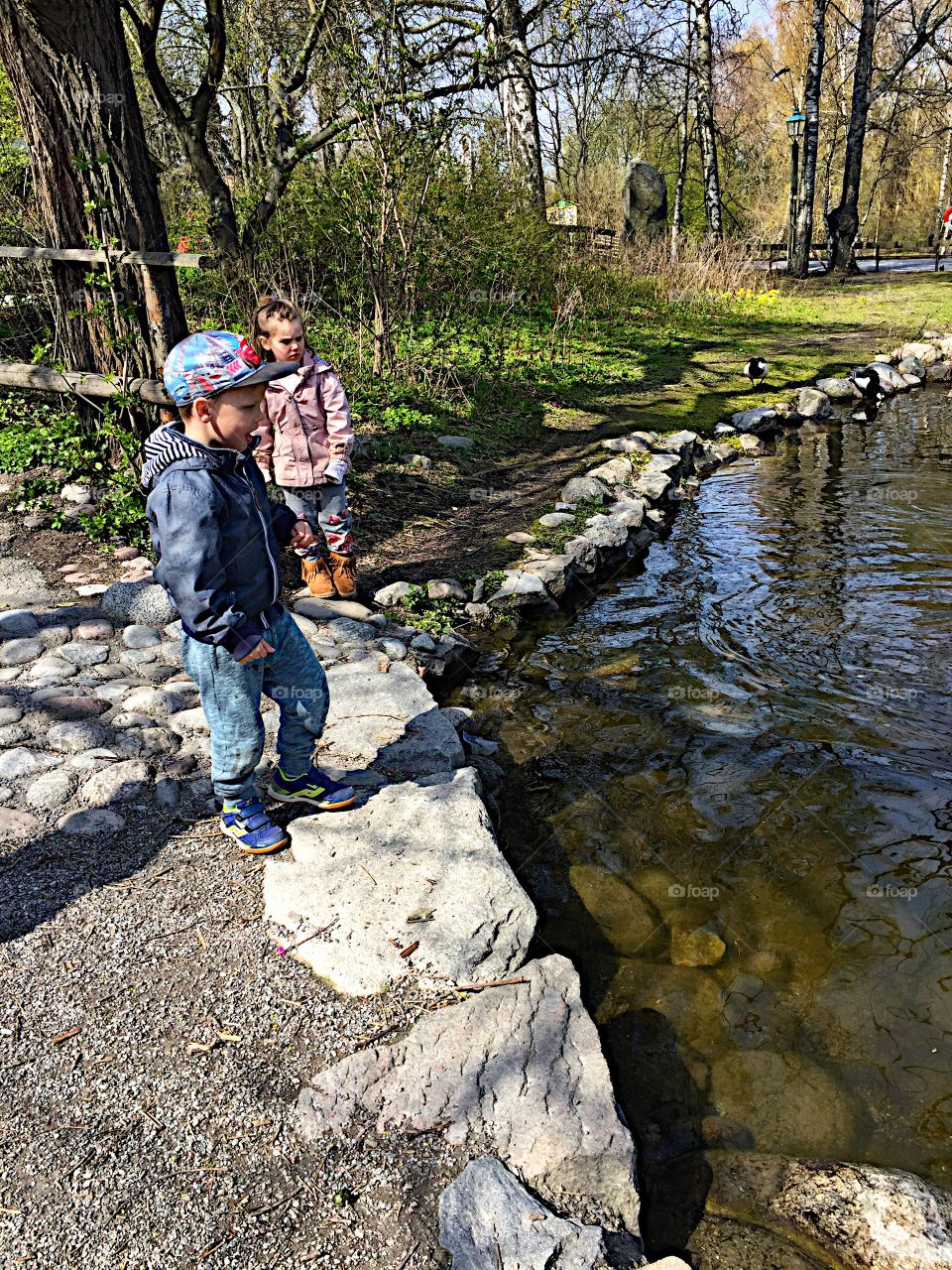 The children at the water! 