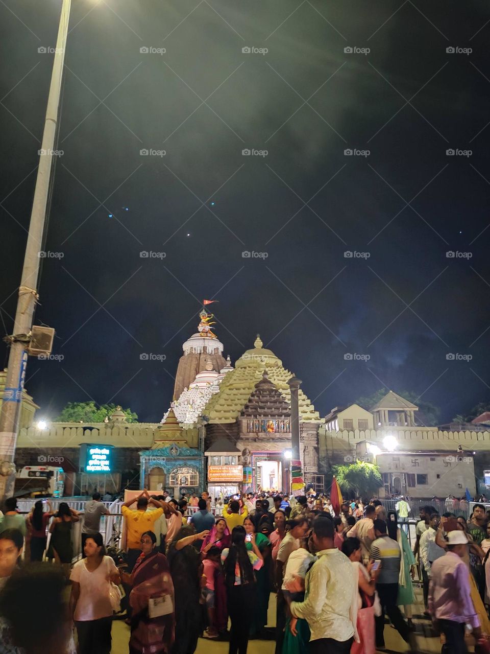 The most mysterious temple of Puri Jagganath India where we can see the ocean of devotees gathered to see the Lord Jagganath π
