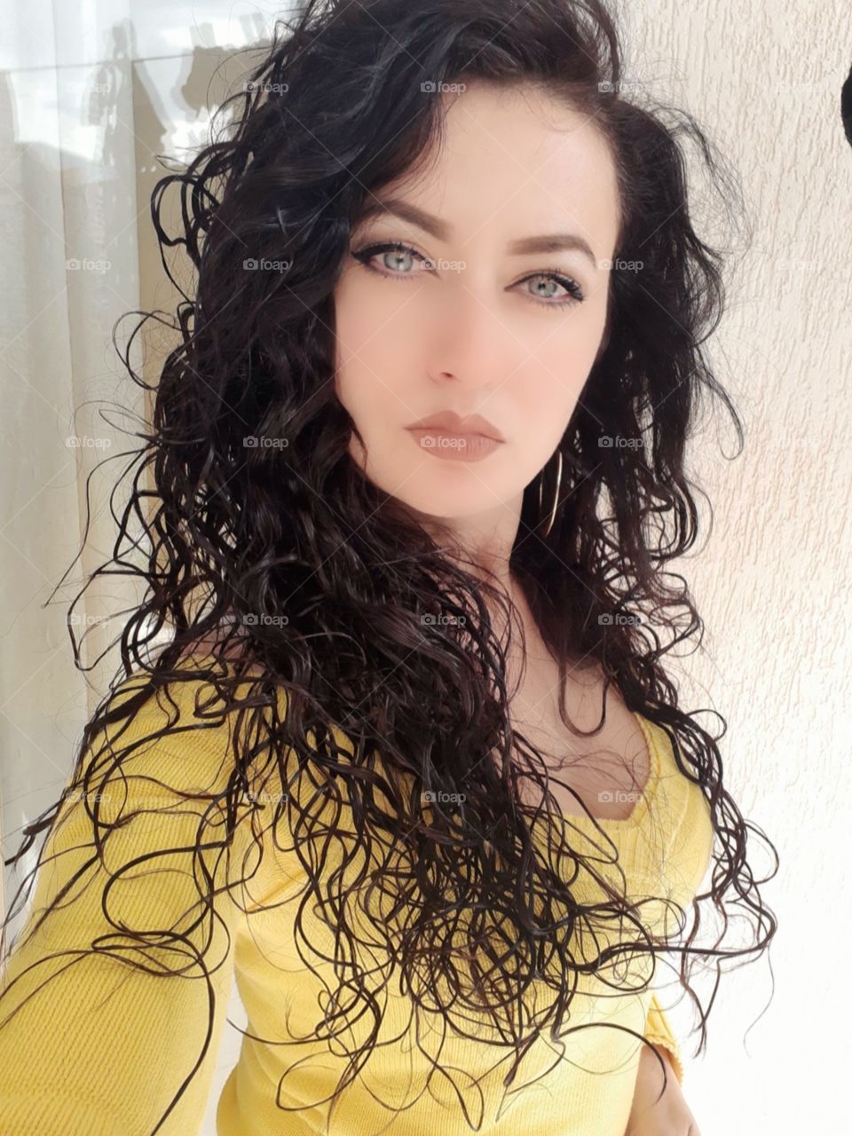 #me#yestarday#yellow#lover#fashion#lover#grey#eyes#curly#girl#long#hair#brunette#girl#