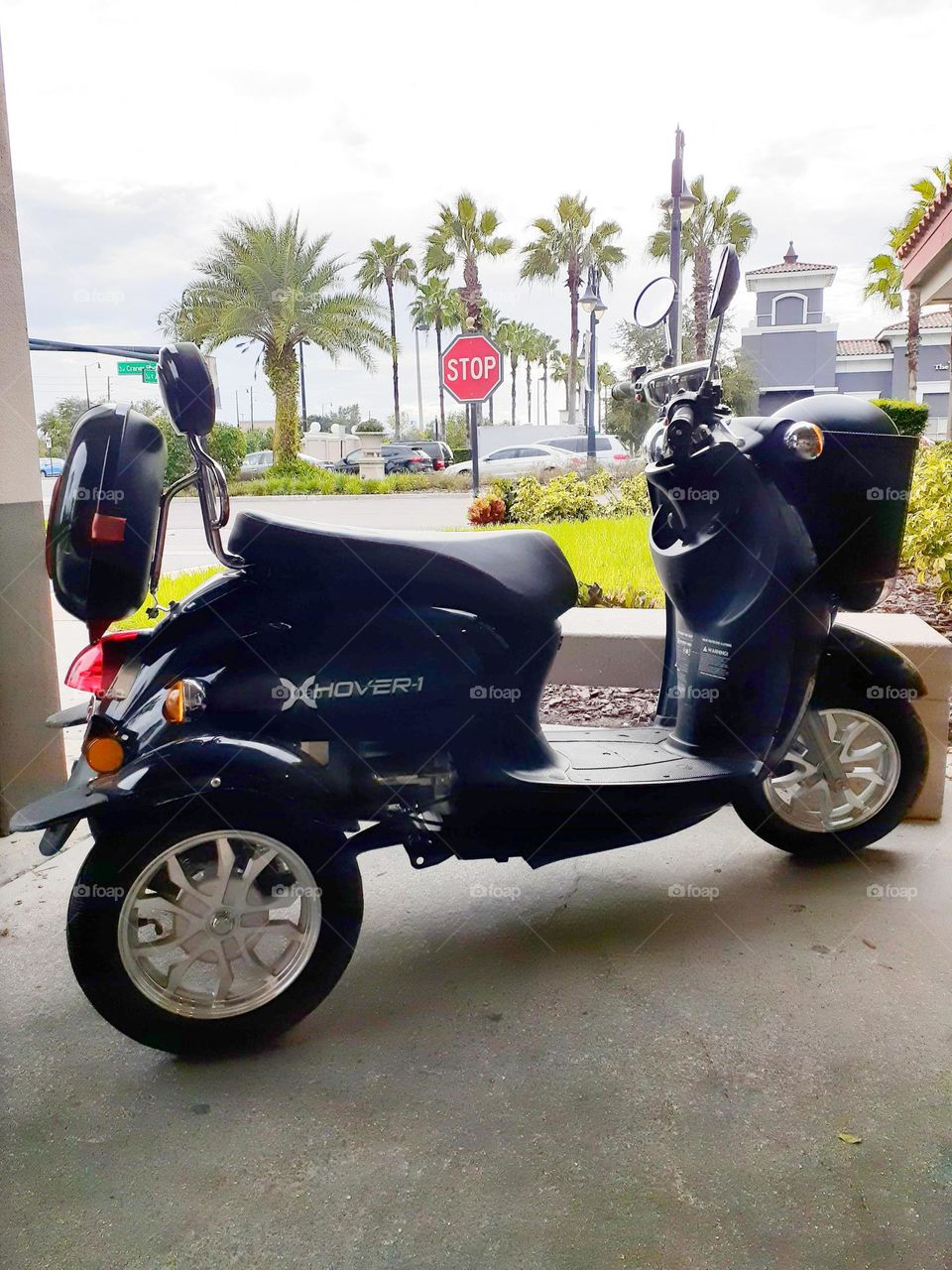 A navy electric bike is parked in the entryway of a sit down restaurant in Florida.