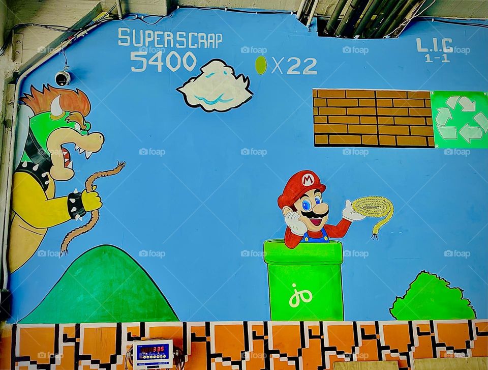 Mario of the.“Mario Brothers“ dressed in red with matching cap and the letter M inscribed on it adorns the right wall on the inside of „SUPERSCRAP“ located off „Borden Ave“ underneath the „Pulaski Bridge“. 2022. Hypnotic Productions