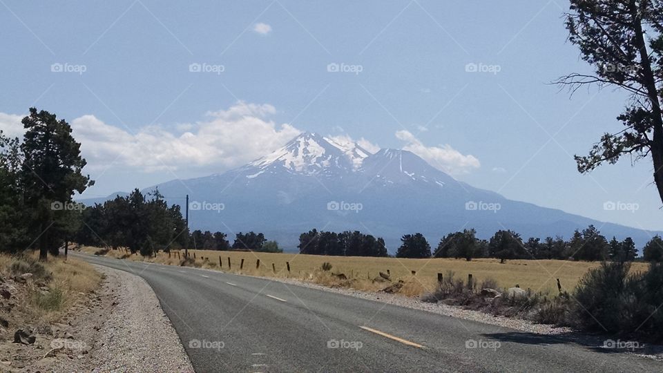 View of mount shasta and road
