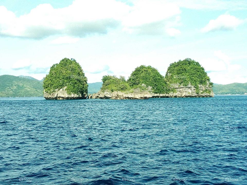 TINY ISLANDS OF PACIFIC