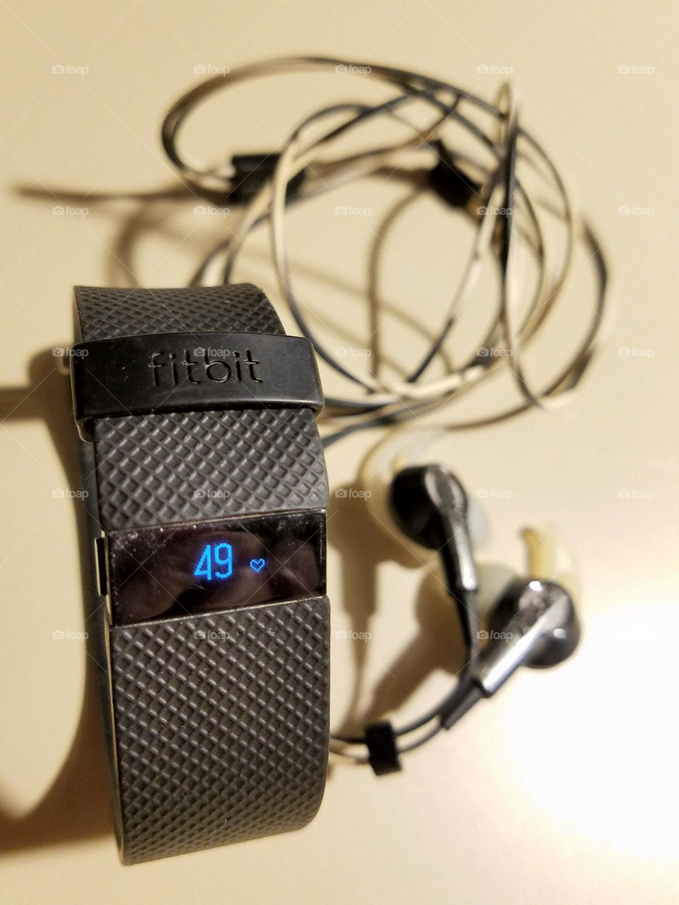 Wearable step counter and phone, digital display of gym readout for workouts, fitbit.