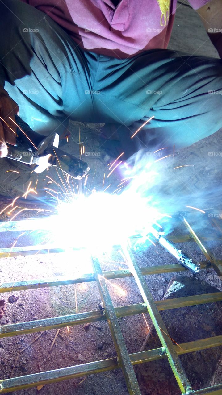 wending welder sparks
