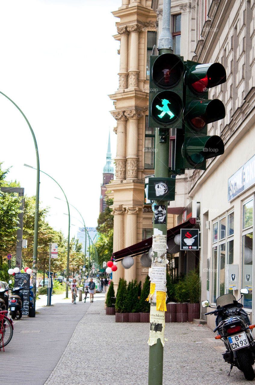 Street crossing sign