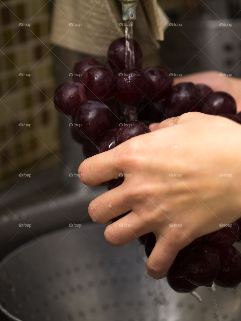 washing grapes