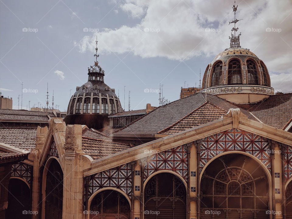 vista del Mercado Central de Valencia. Arquitectura modernista. Cúpulas, cubiertas y una visión distinta.