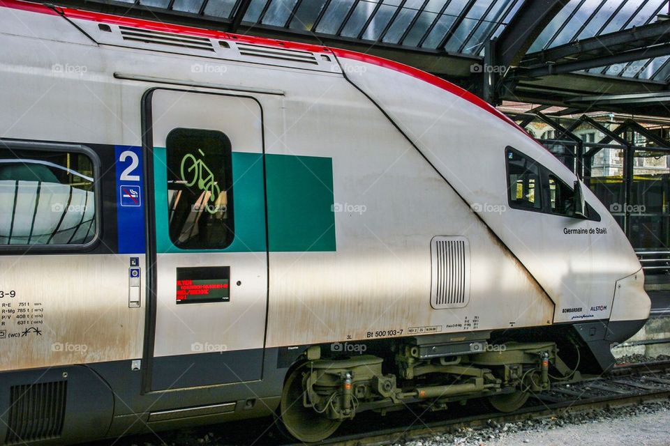 SBB IC 2000 TRAIN AT ZURICH HAUPT BAHN-HOF