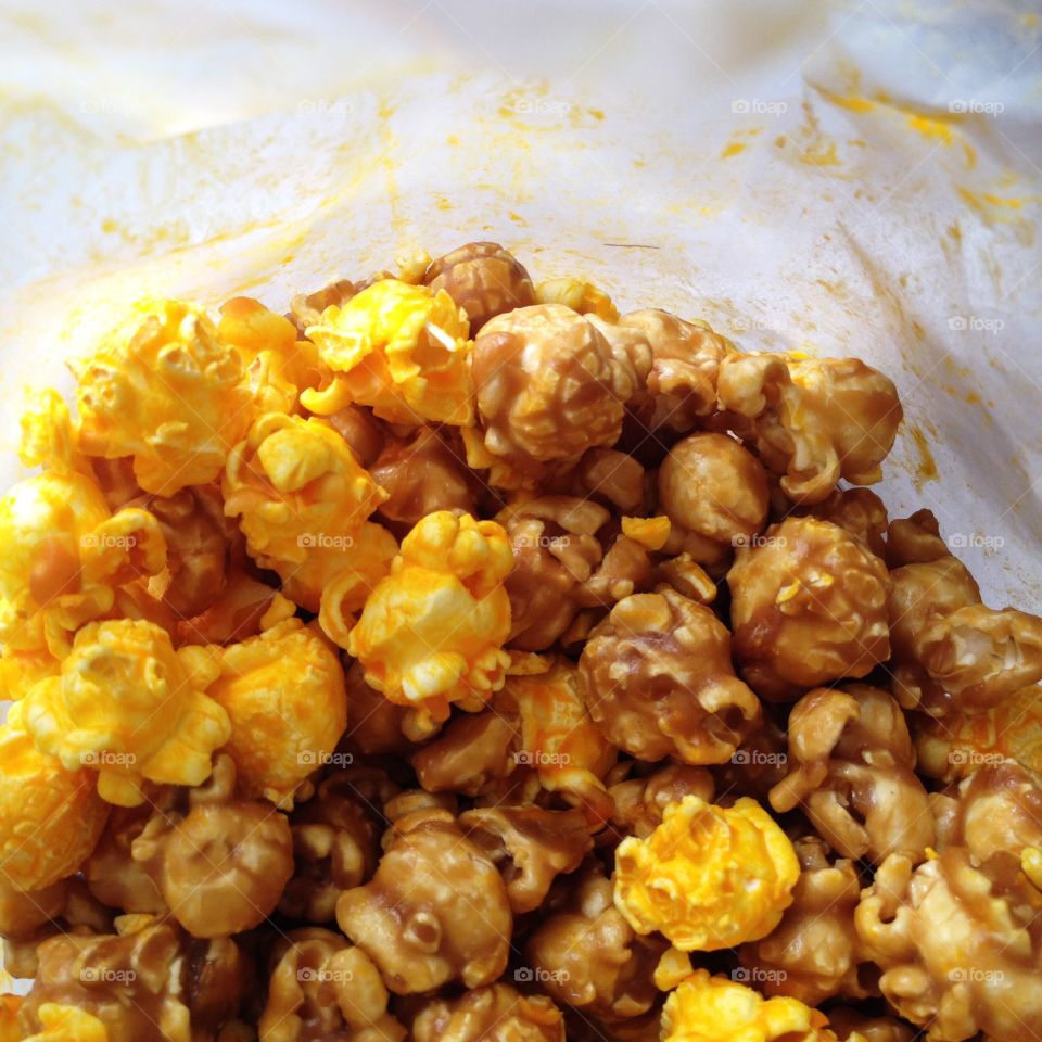 Caramel and Cheese Popcorns