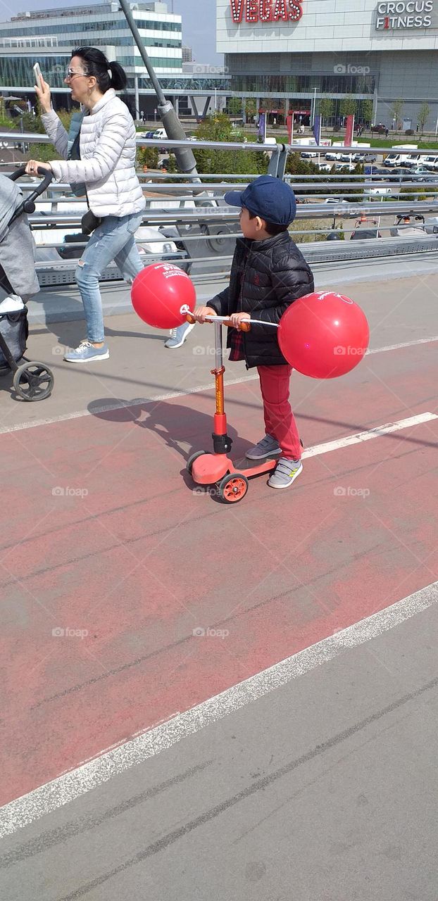 Scooter with red Cepellines