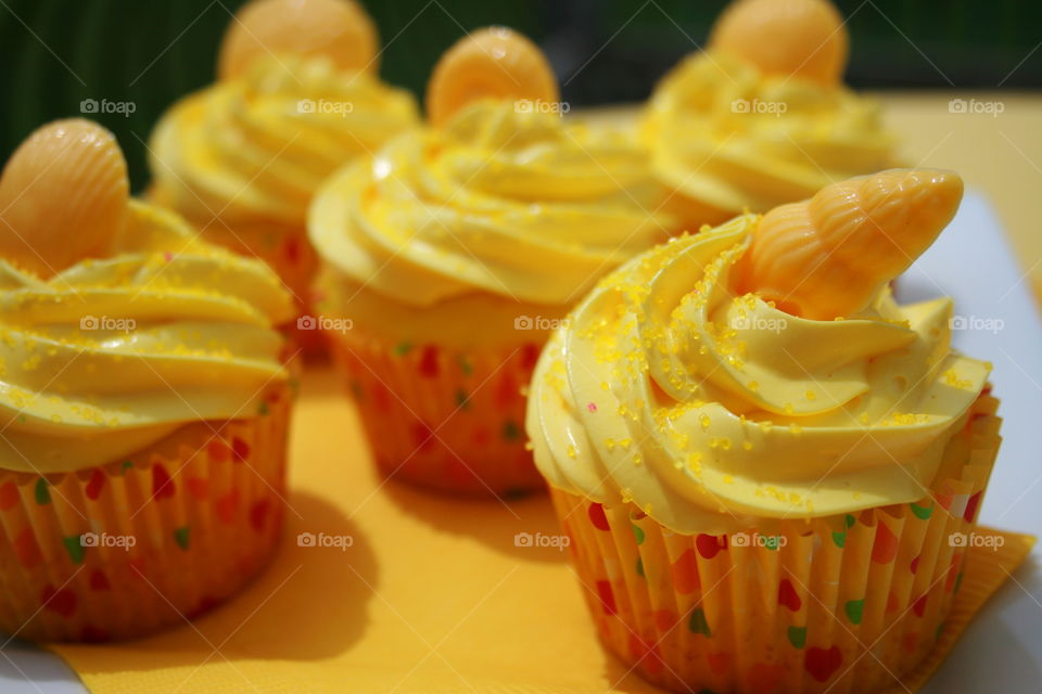 Yellow Cupcakes 