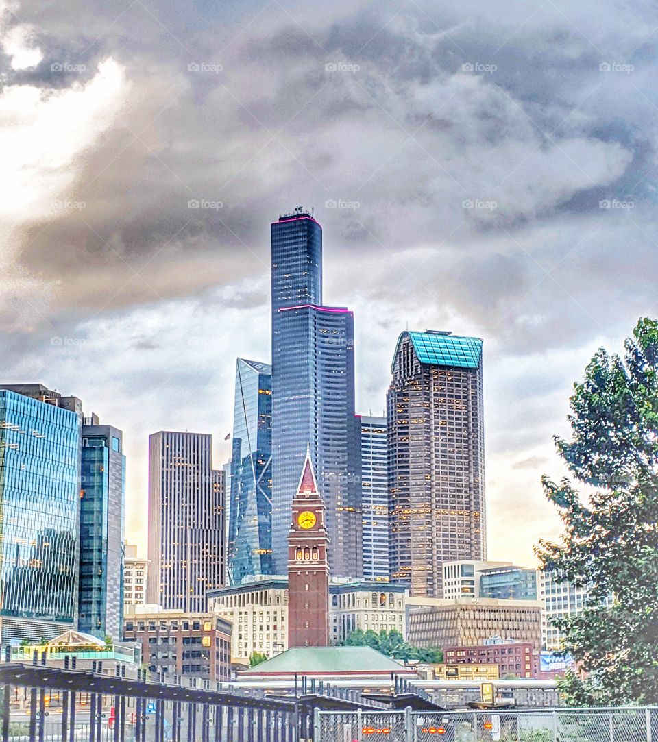 A beautiful view of the skyscrapers of the city of Seattle, Washington during a cloudy day.