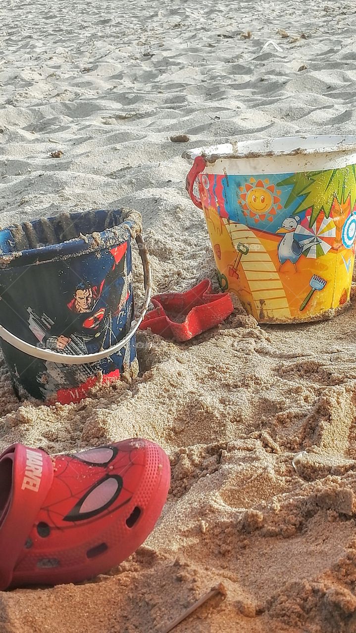 secchielli sulla sabbia
