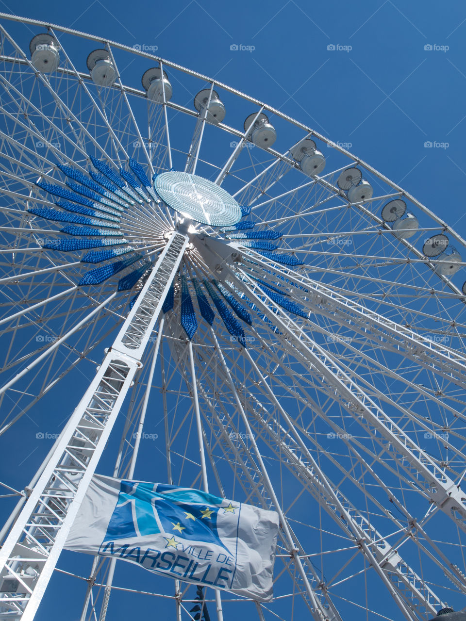 Flag on the ferris wheels 