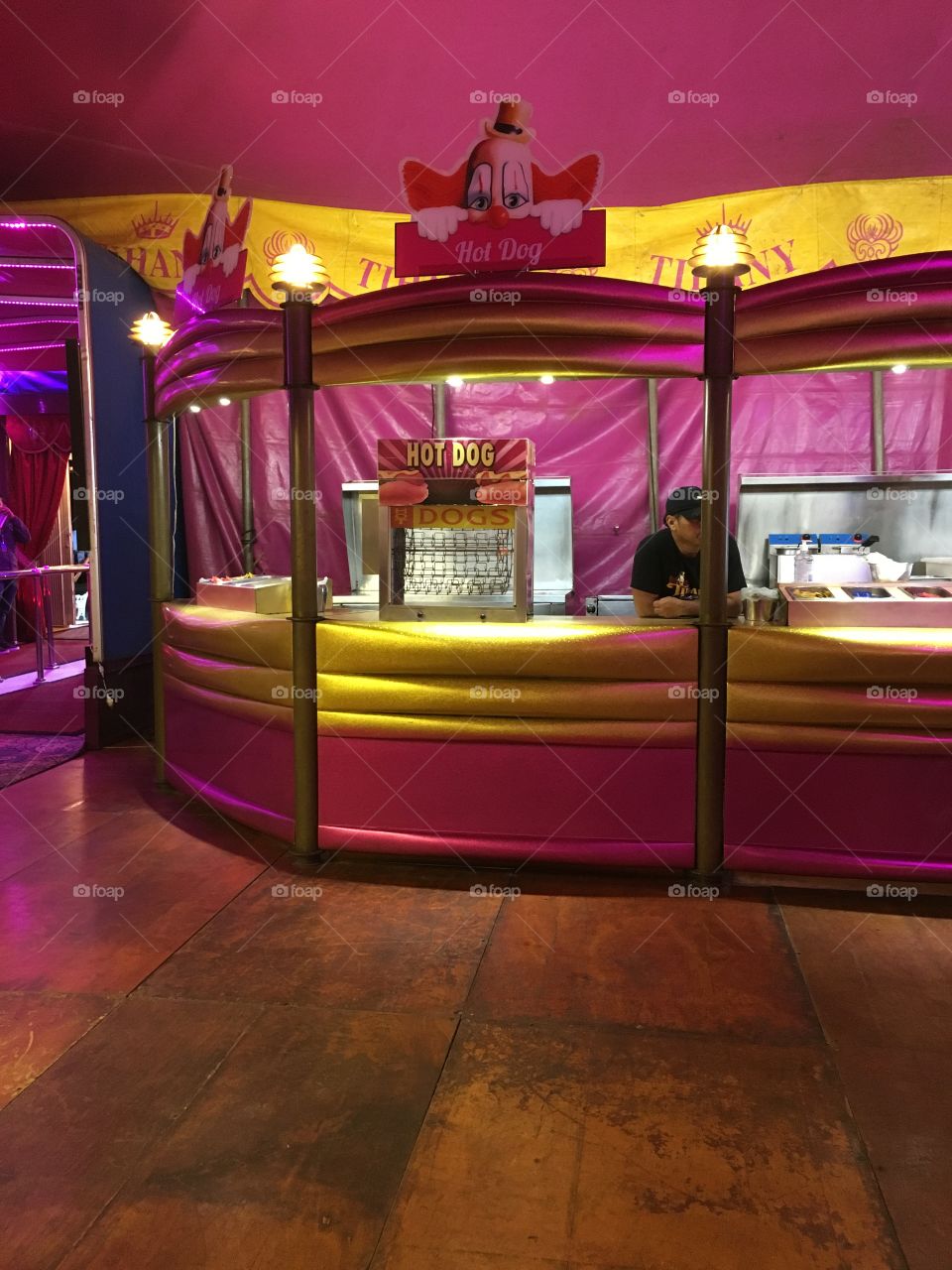 Hot dog dentro da tenda de circo