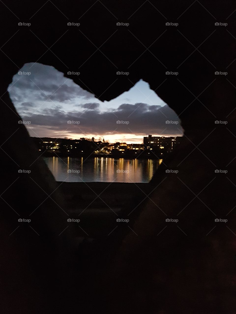 Herz Fenster am Abend