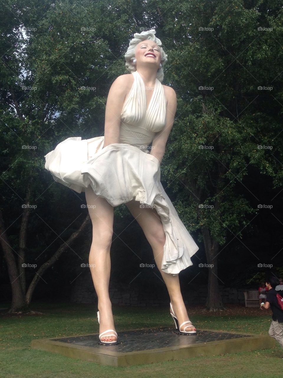 Huge Marilyn sculpture