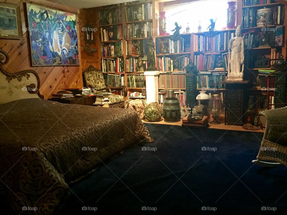 Eccentric rustic bedroom 