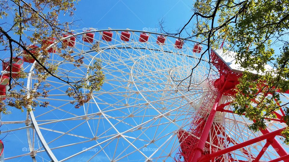 Red giant ferris wheel